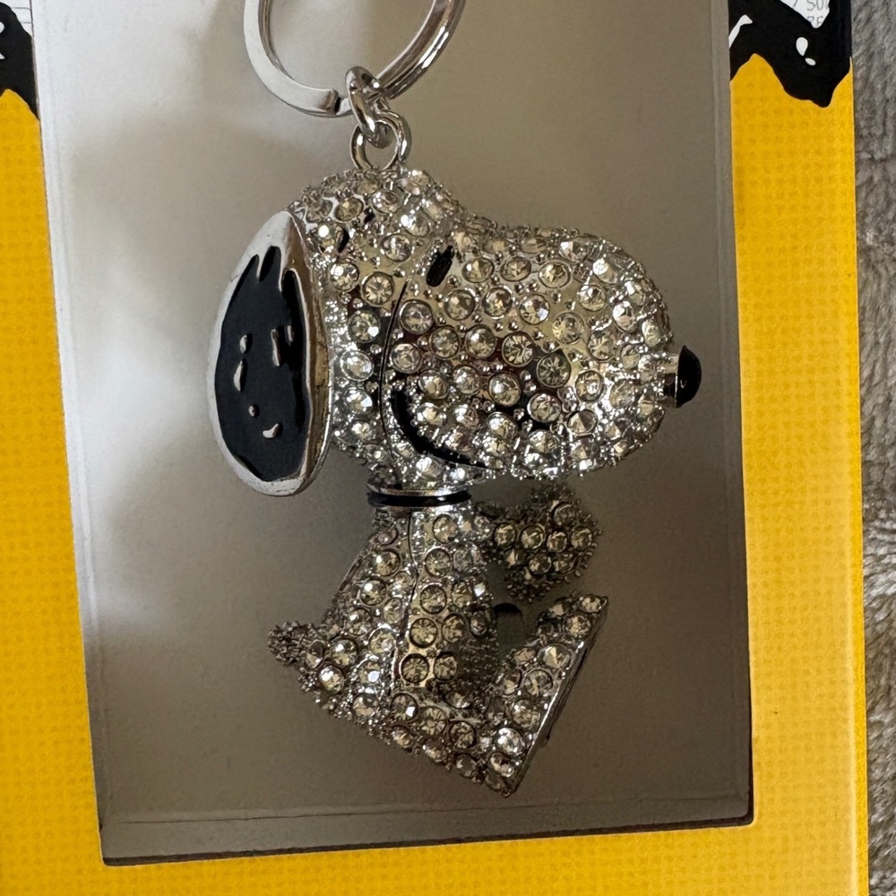 Peanuts Snoopy Rhinestone Bag Charm Keychain Silver Tone LA Rocks NIB - Picture 2 of 4